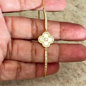 Elegant Gold Bracelet with Diamond Accents